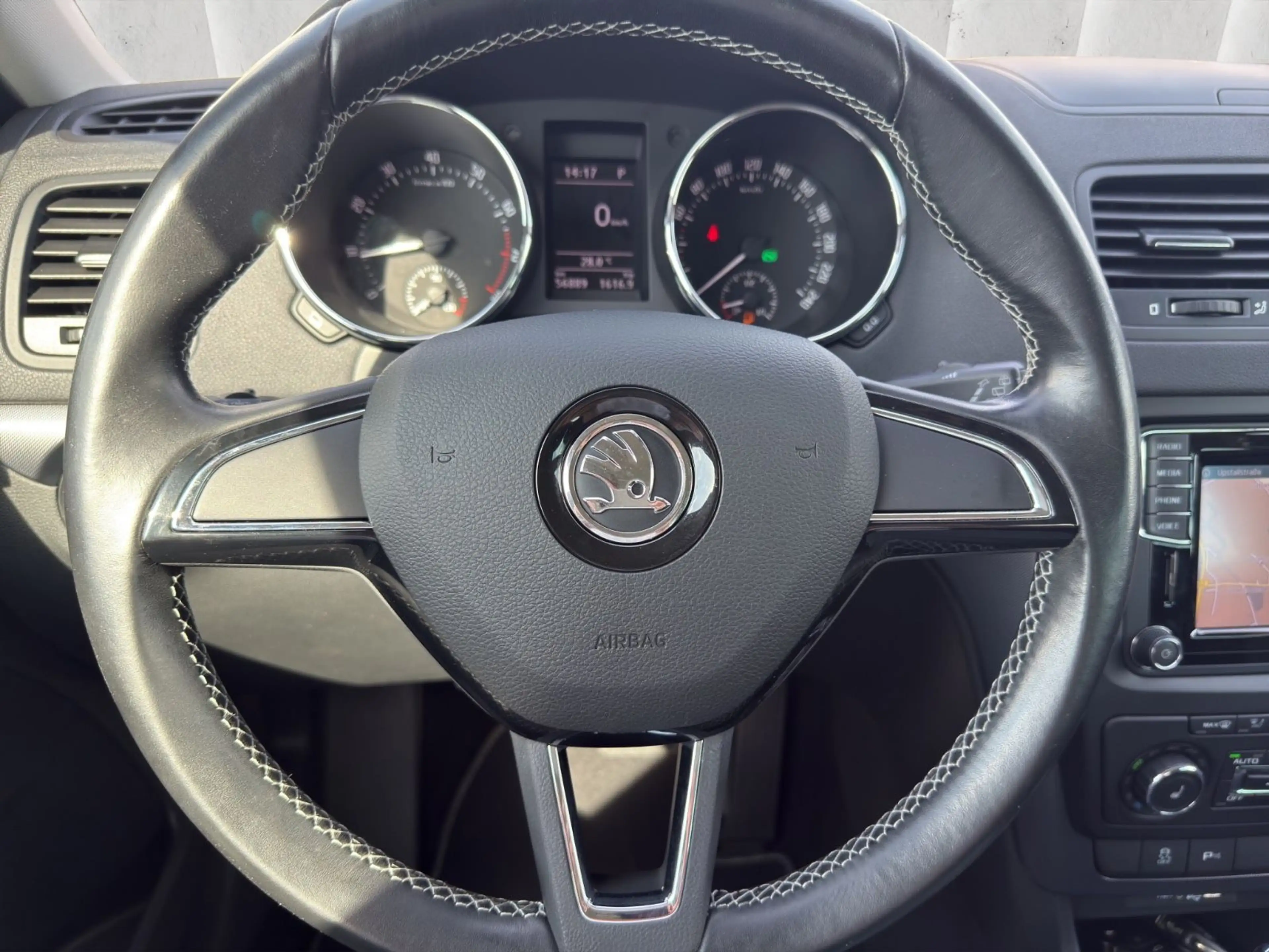 Skoda Yeti Adventure 4x4*DSG*Navi*Cam*PDC*1.Hand — photo 15