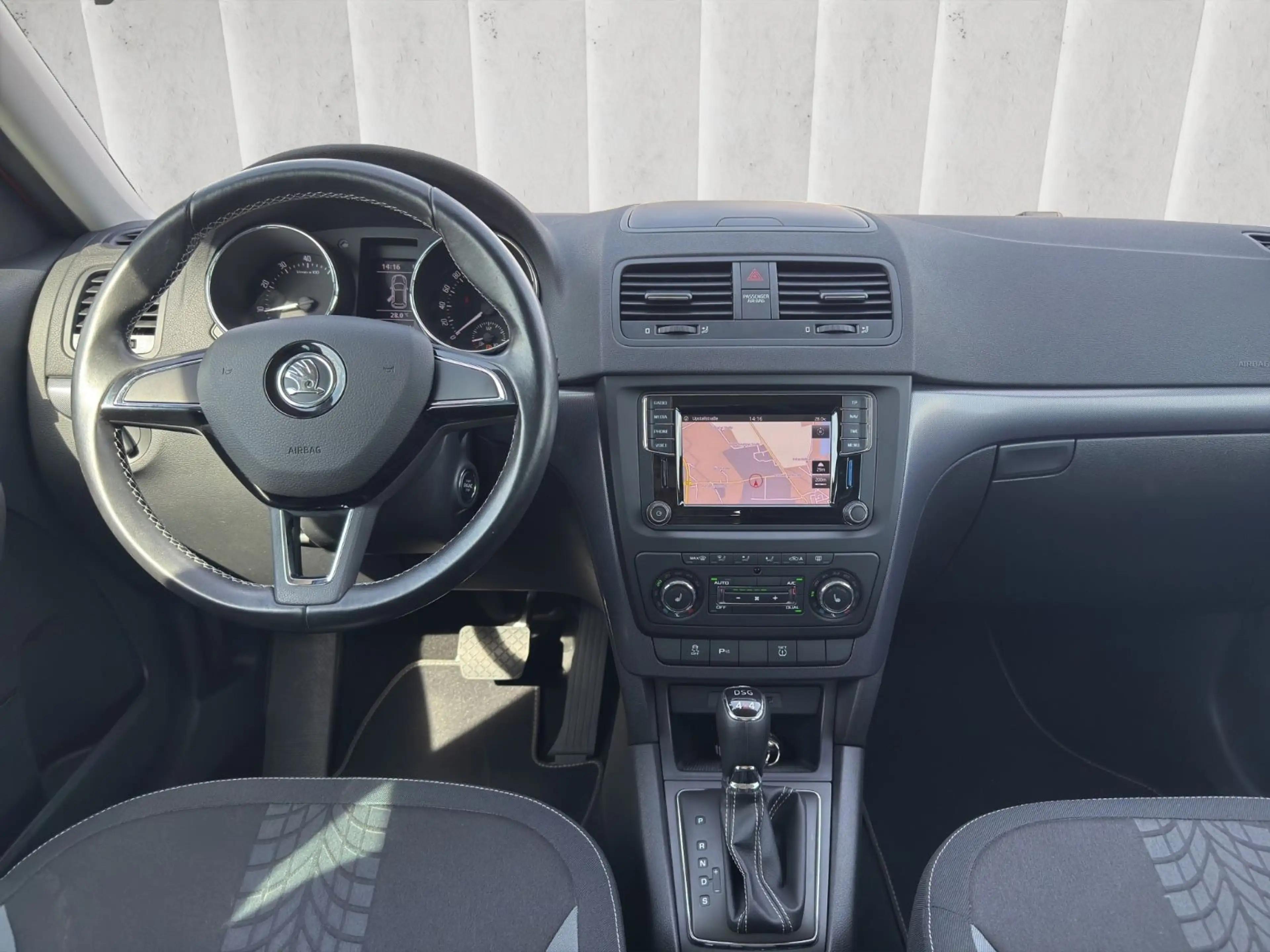 Skoda Yeti Adventure 4x4*DSG*Navi*Cam*PDC*1.Hand — photo 13