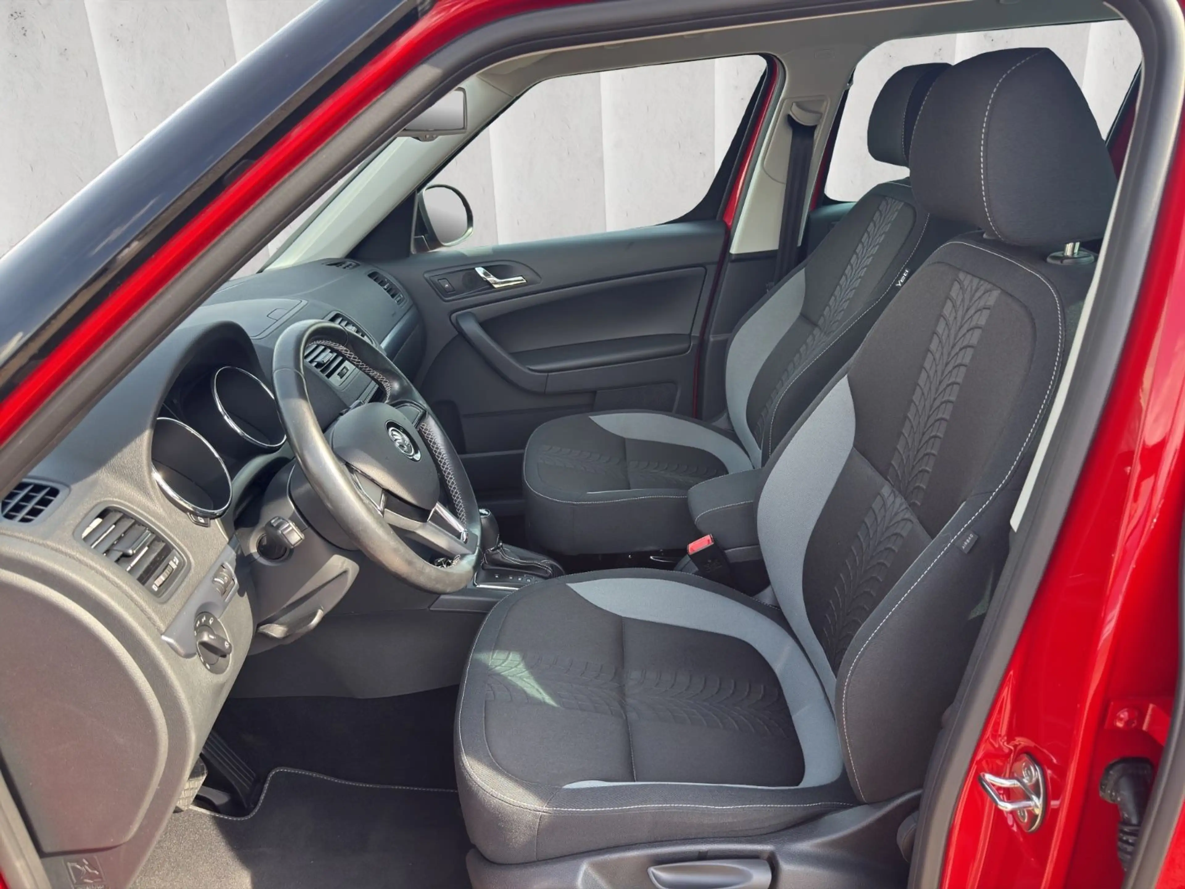 Skoda Yeti Adventure 4x4*DSG*Navi*Cam*PDC*1.Hand — photo 11
