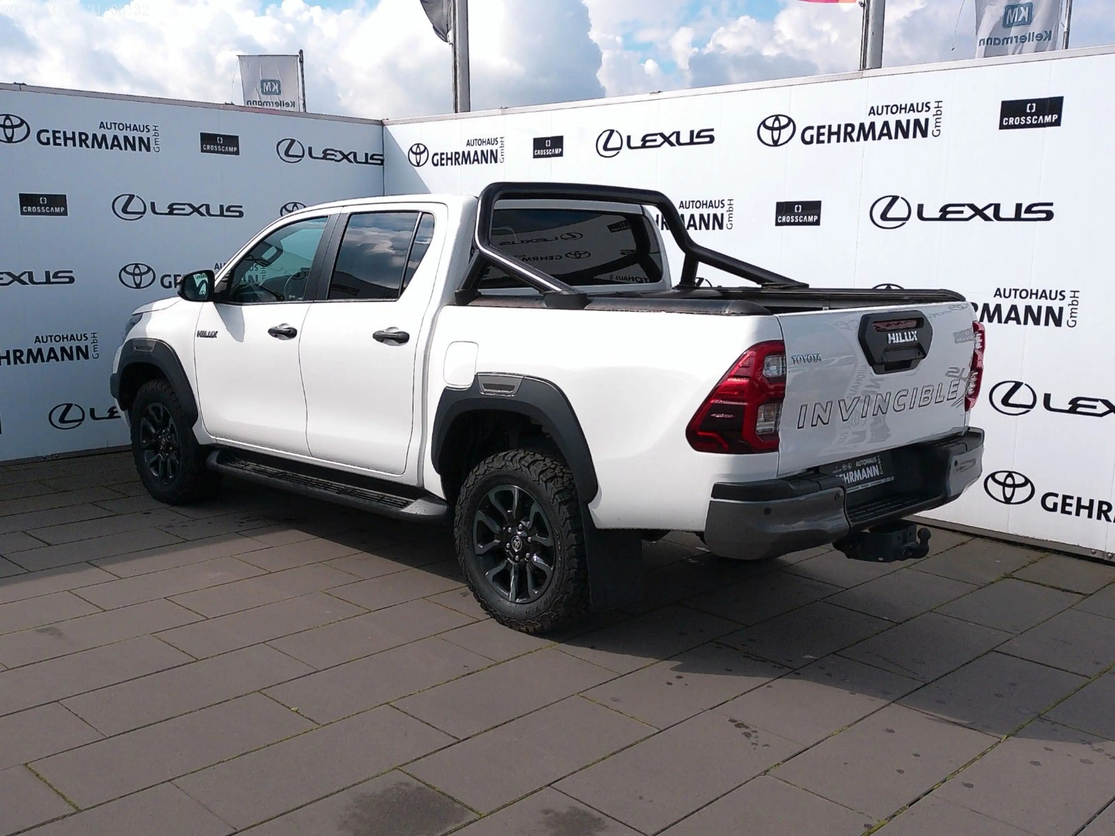 Toyota Hilux Double Cab Invincible 4x4*Bügel*Rollo*AHK* — photo 3