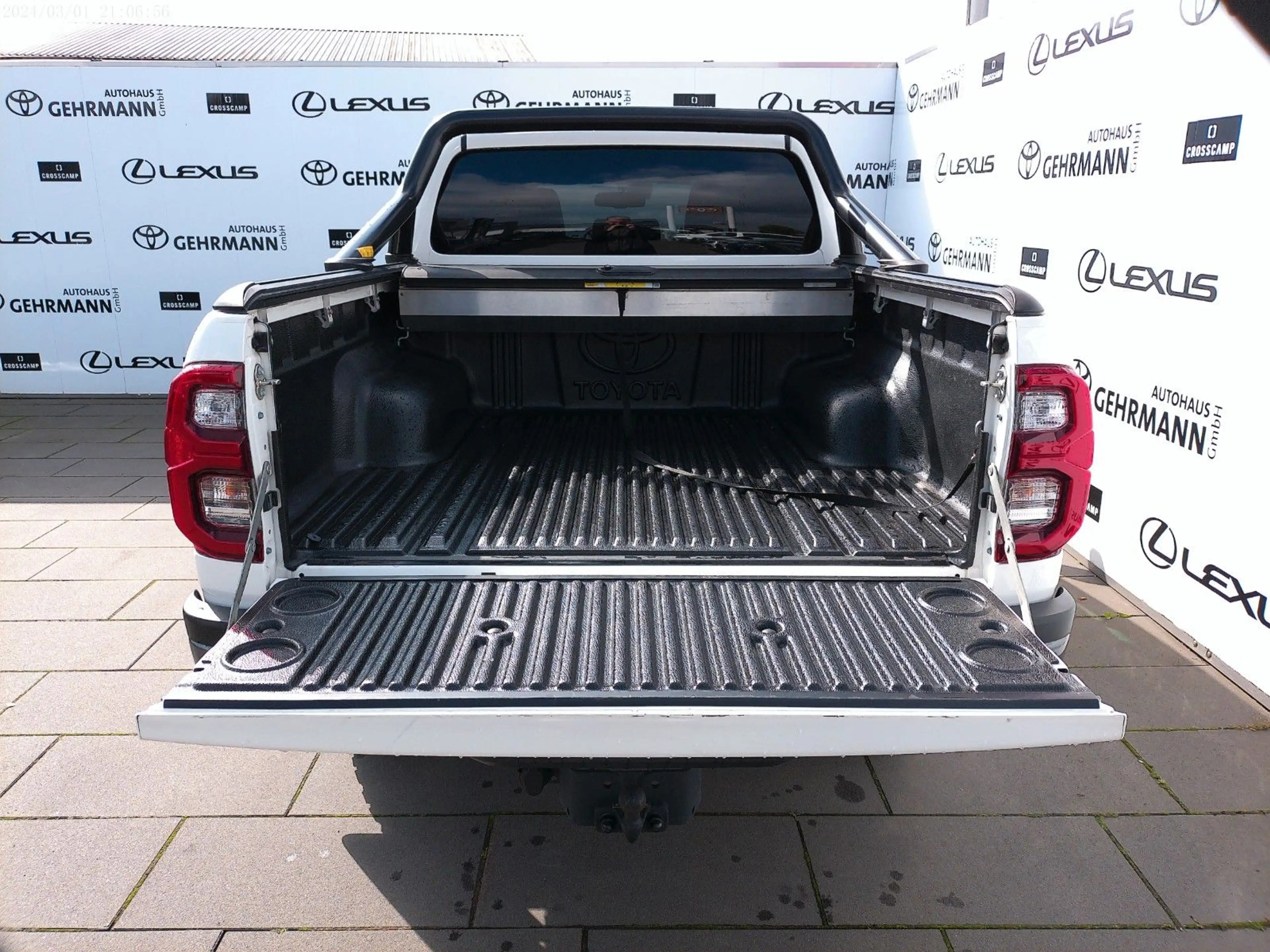 Toyota Hilux Double Cab Invincible 4x4*Bügel*Rollo*AHK* — photo 5