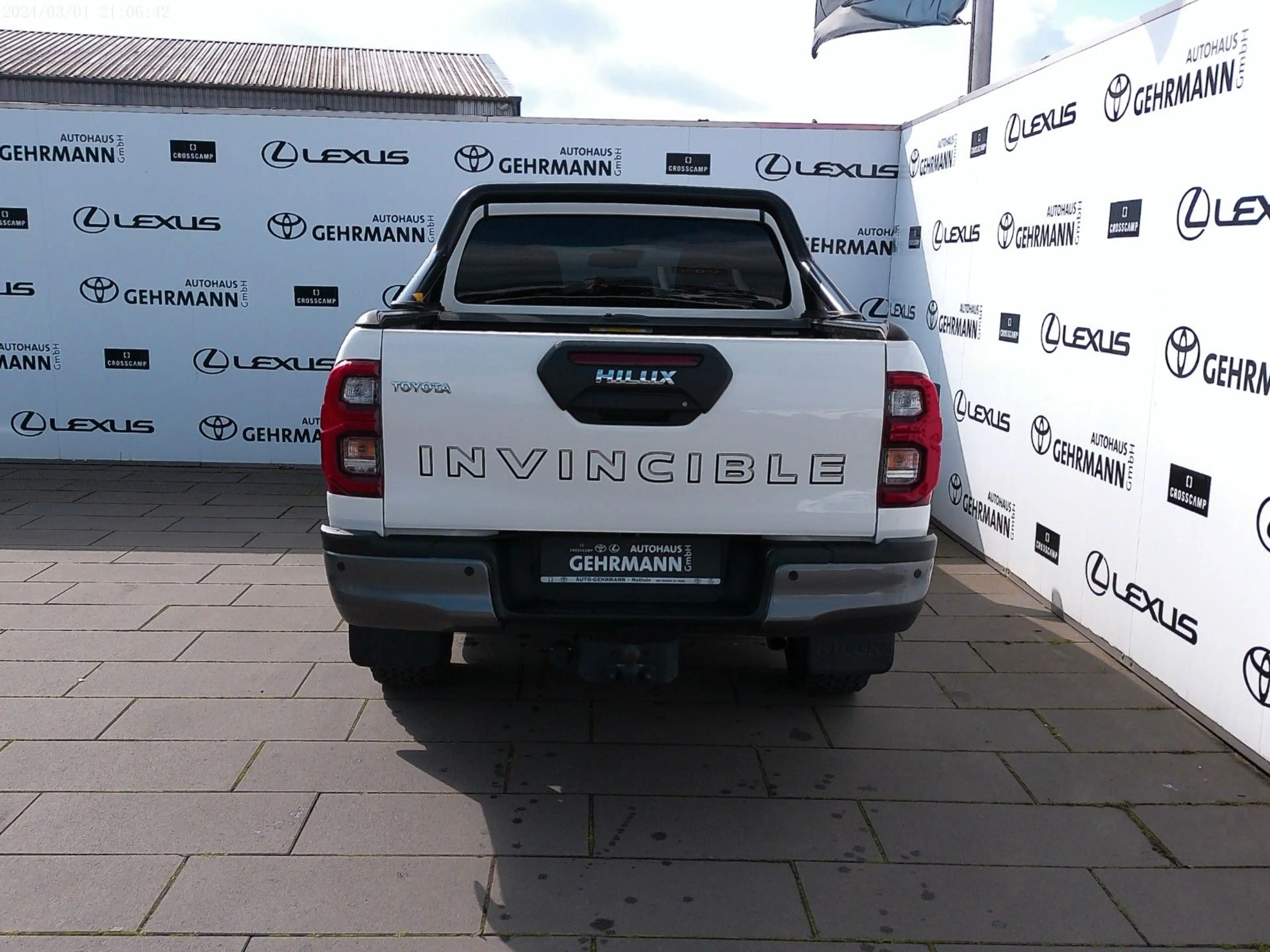 Toyota Hilux Double Cab Invincible 4x4*Bügel*Rollo*AHK* — photo 4