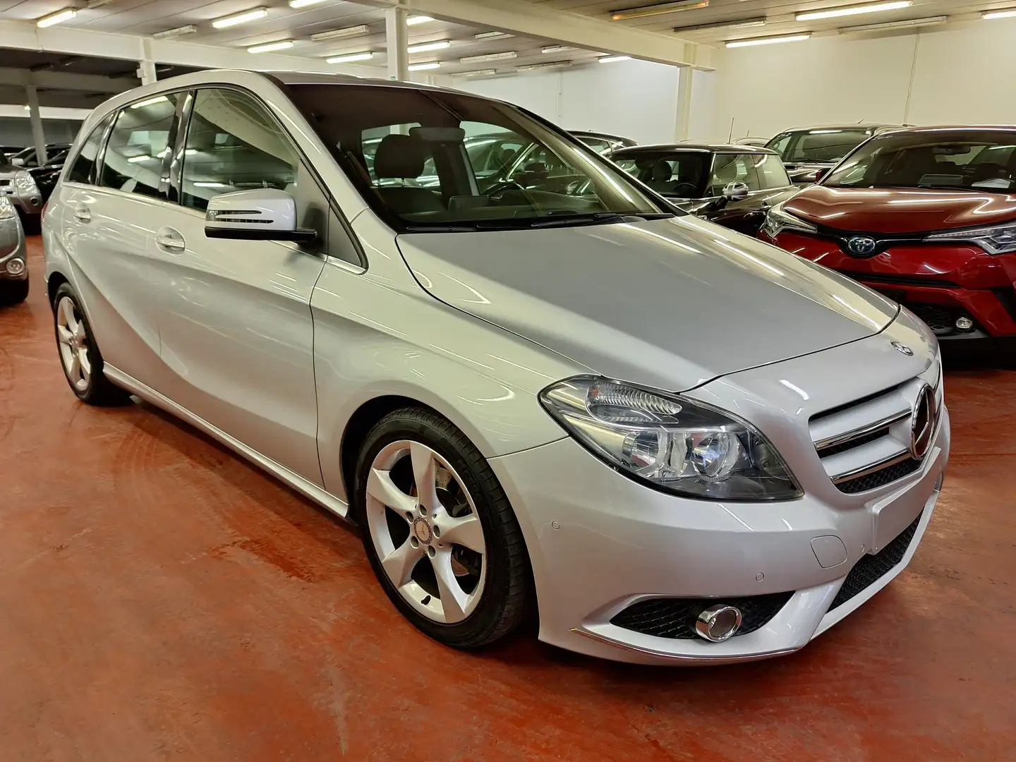 Mercedes-Benz B 180 Argent - 1