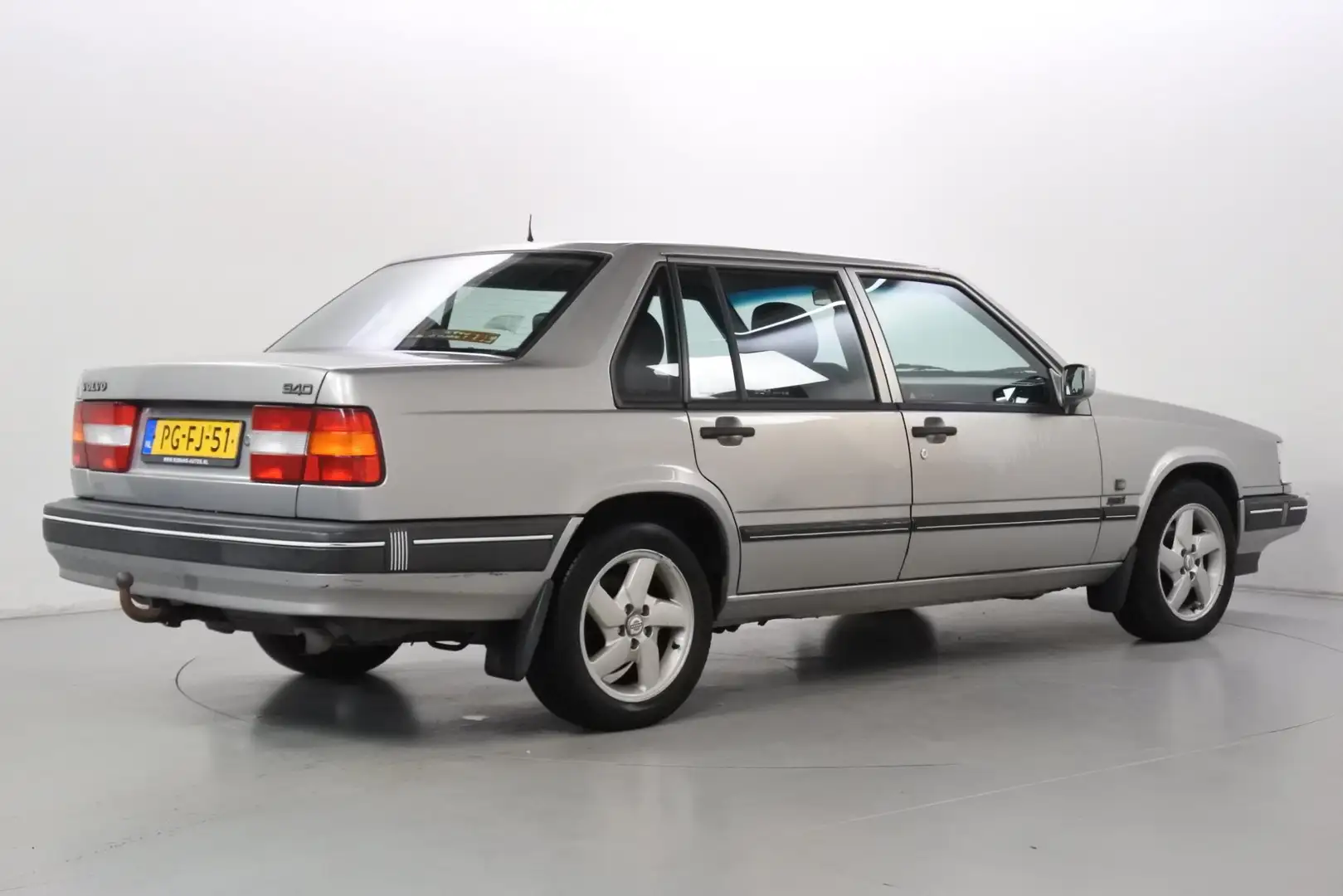 Volvo 940 2.3i Royal-Line Automaat Apk 10-2026 Grijs - 2
