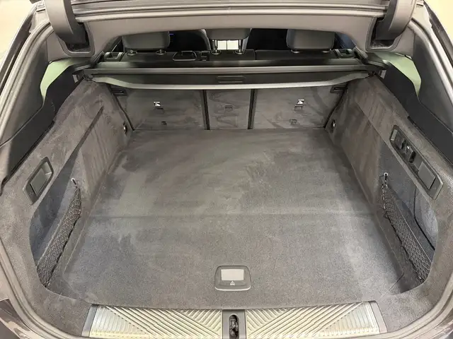 BMW 5 Series view 11
