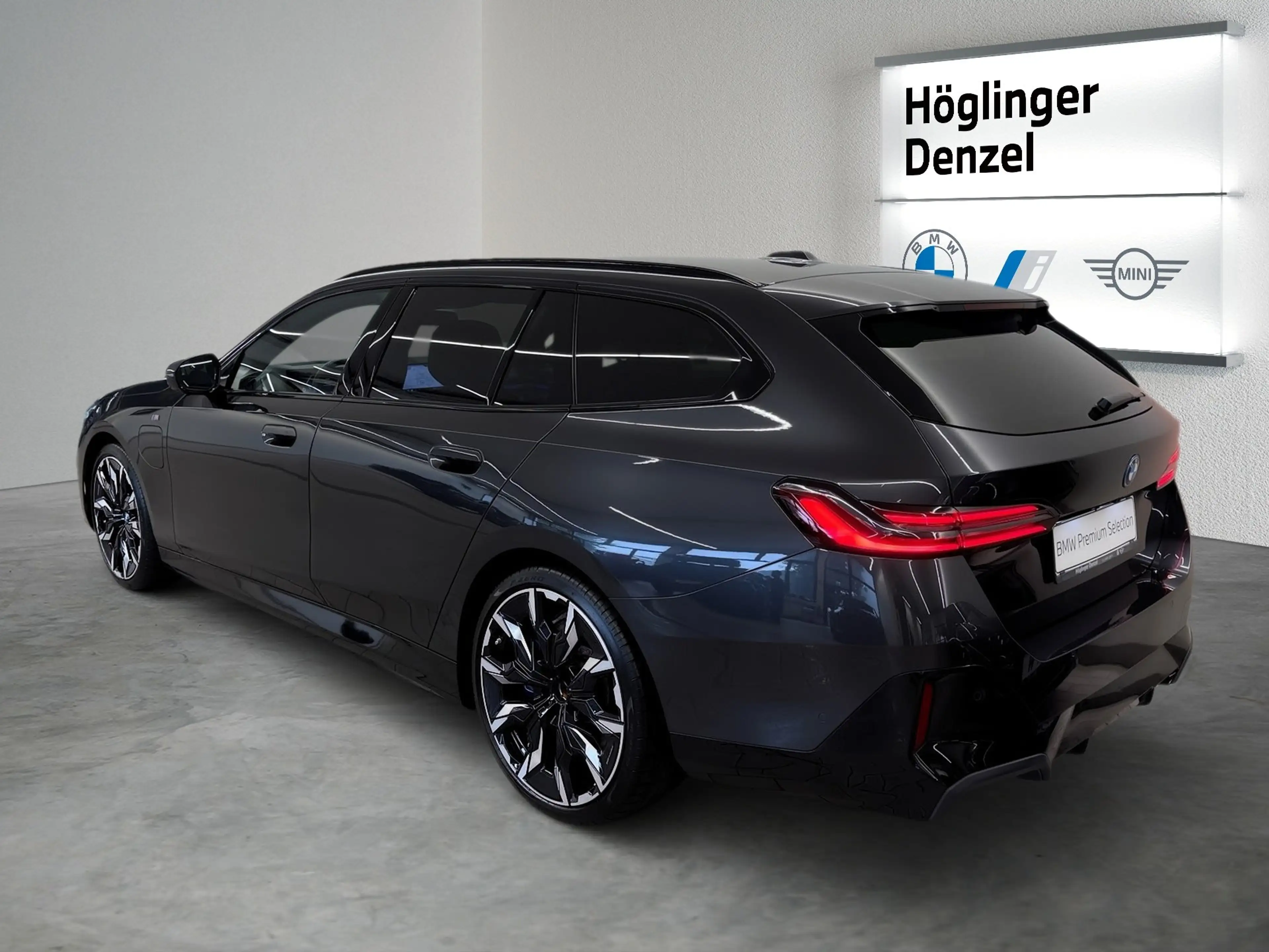 BMW 550 e xDrive — photo 10