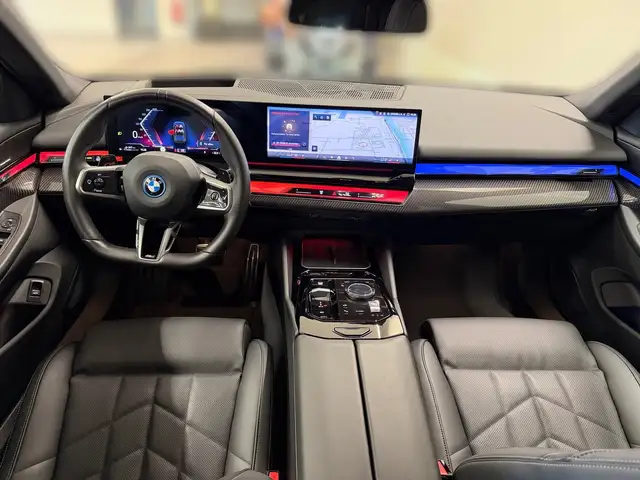BMW 5 Series view 9