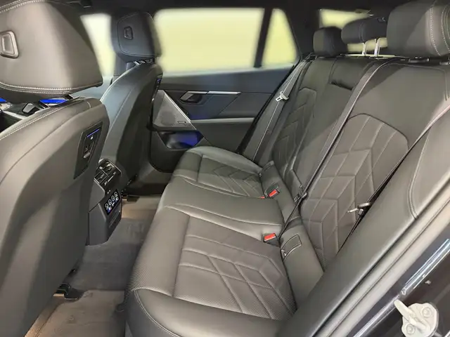 BMW 5 Series view 7