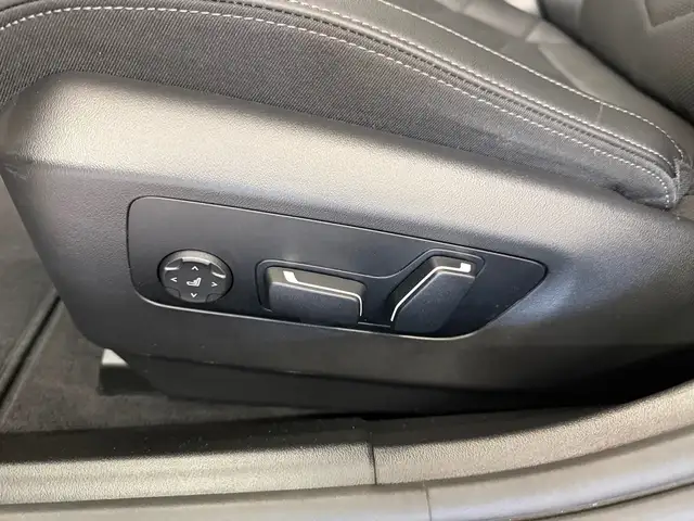 BMW 5 Series view 6