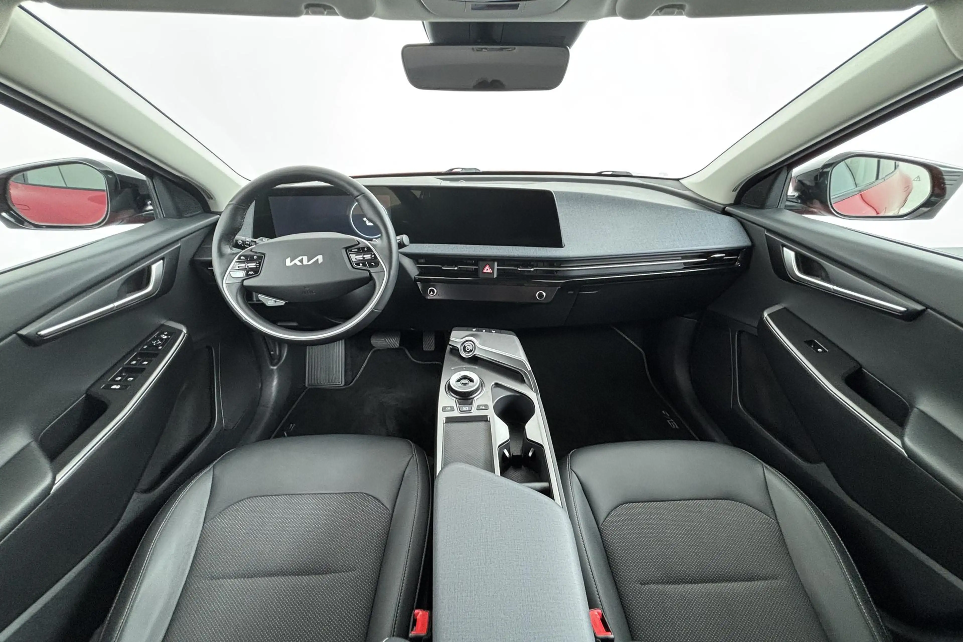 Kia EV6 Air 58 kWh Fel en flitsend onderweg met alle gemak — photo 2