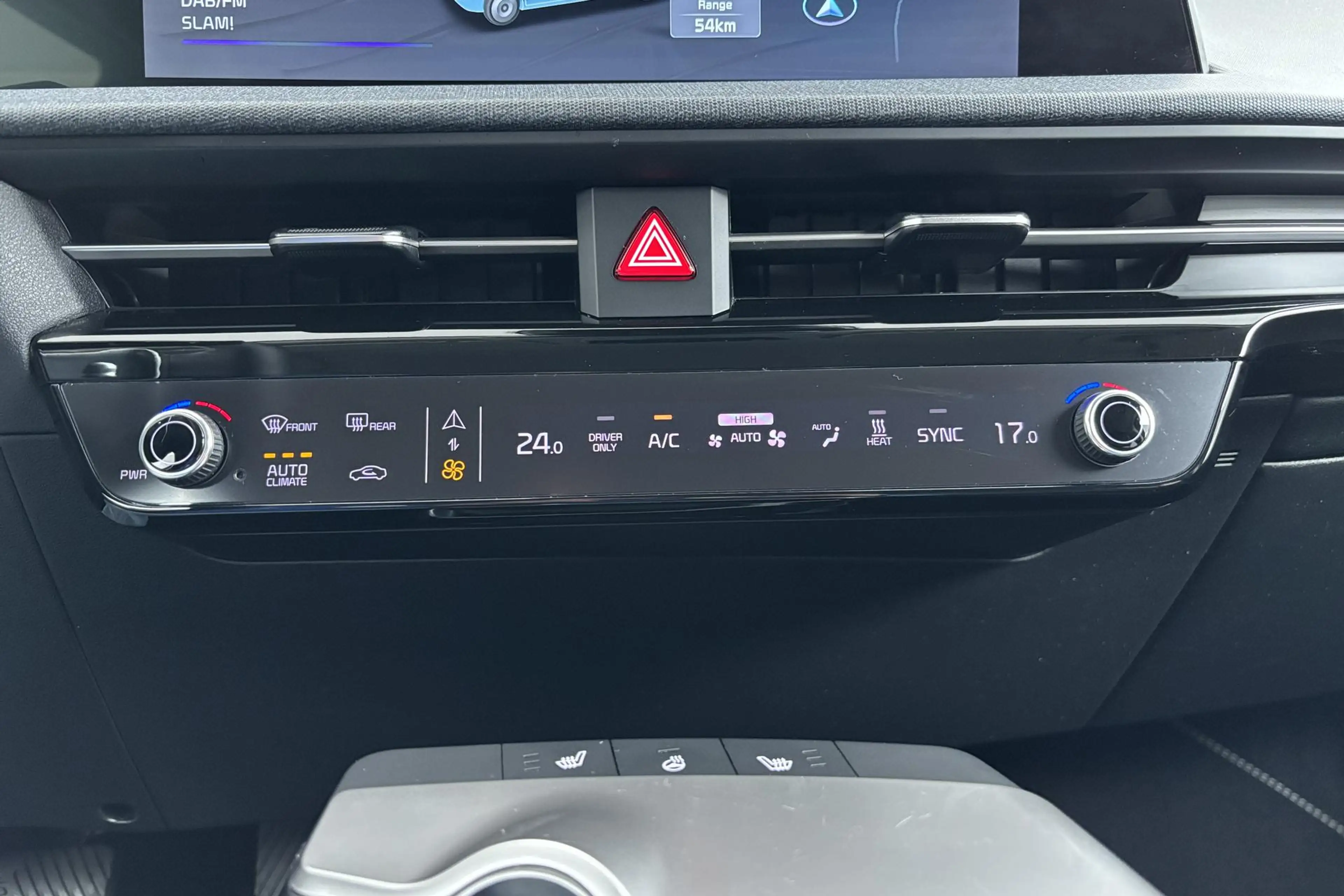 Kia EV6 Air 58 kWh Fel en flitsend onderweg met alle gemak — photo 34