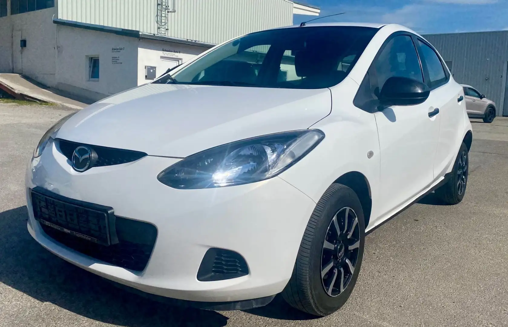 Mazda 2 Lim. 1.3 Impuls"2.Hand-TüvAu:Neu" Fehér - 1
