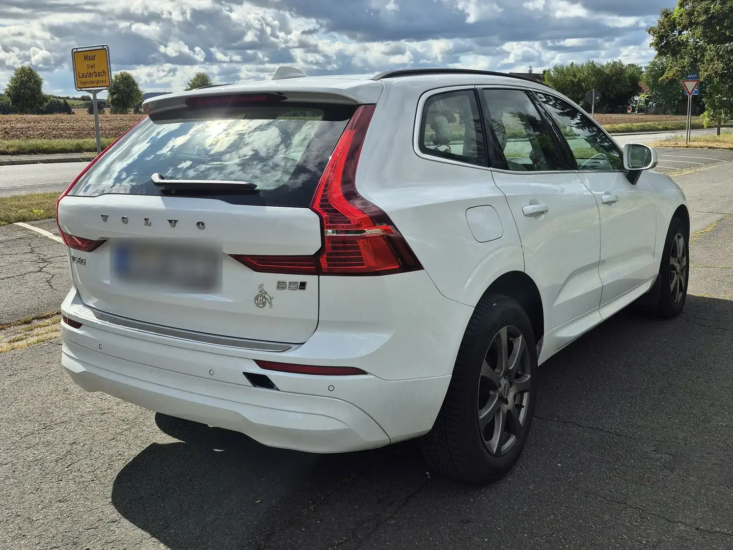 Volvo XC60 XC60 B5 D AWD GeartronicMomentum Pro Weiß - 1