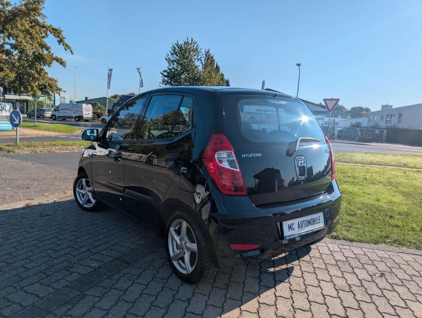 Hyundai i10 5 Star Edition*1-HAND*KLIMA*RADIO-CD*USB !! Schwarz - 2