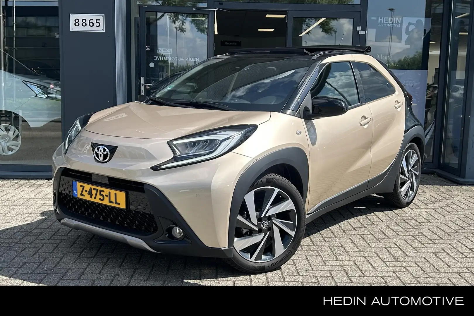 Toyota Aygo X 1.0 VVT-i MT Premium Elektrisch vouwdak \ Two tone Brun - 1