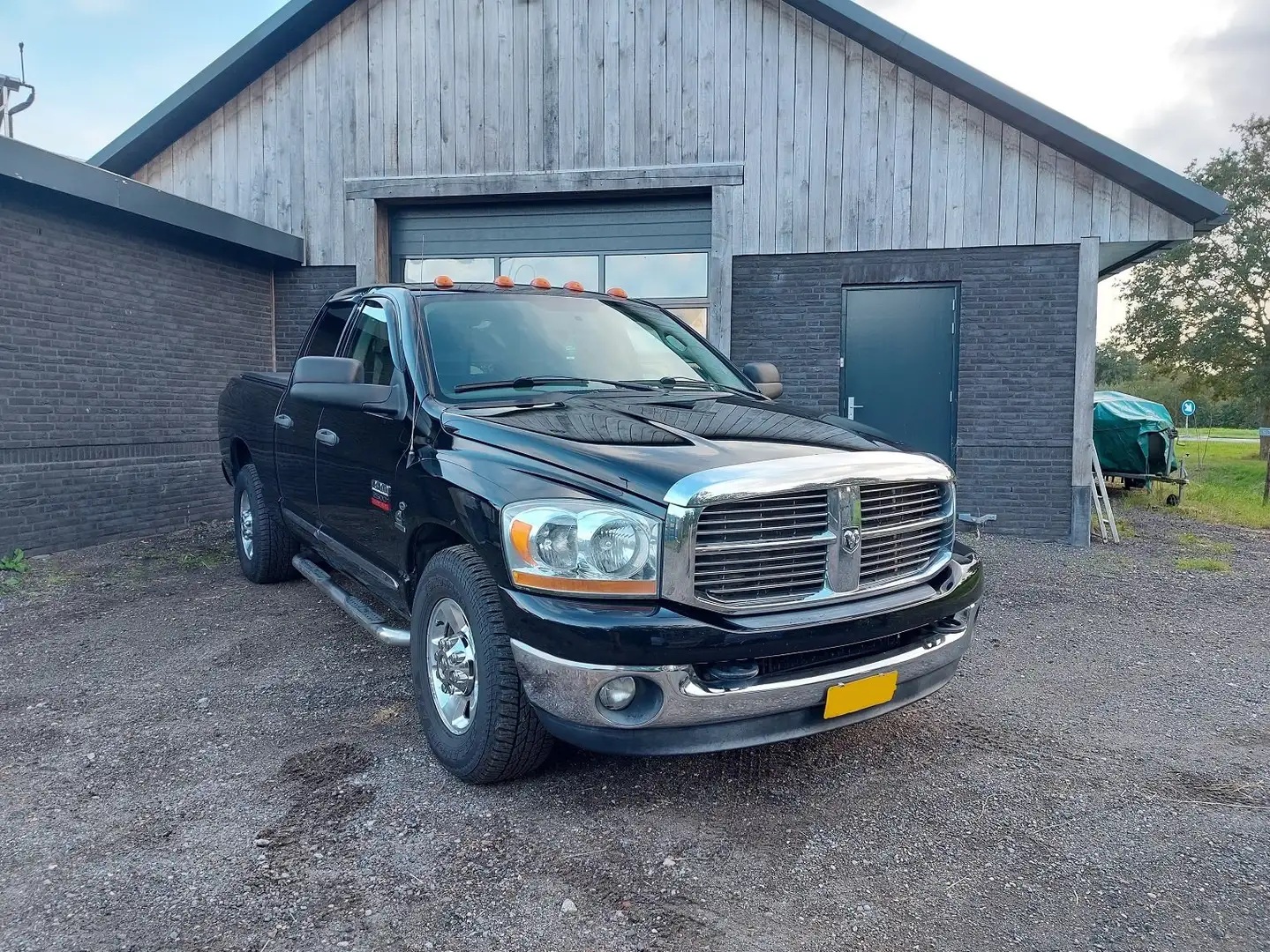 Dodge RAM 5.9 Cummins 2500 Negro - 1