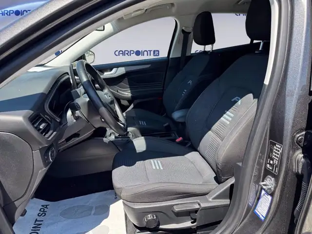 Ford Focus view 9