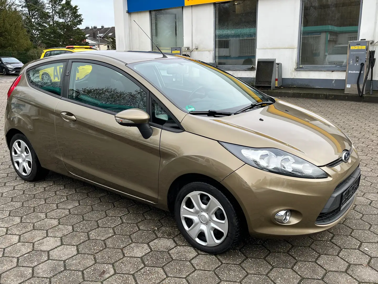 Ford Fiesta Champions Edition Klima SHZ TÜV NEU Braun - 1