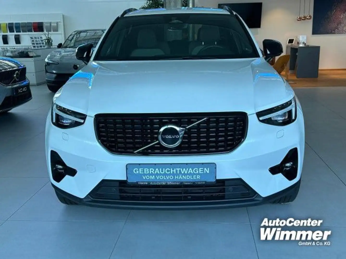Volvo XC40 B4 B DKG Plus Dark Fahrerassistenz+Licht Pake Weiß - 2