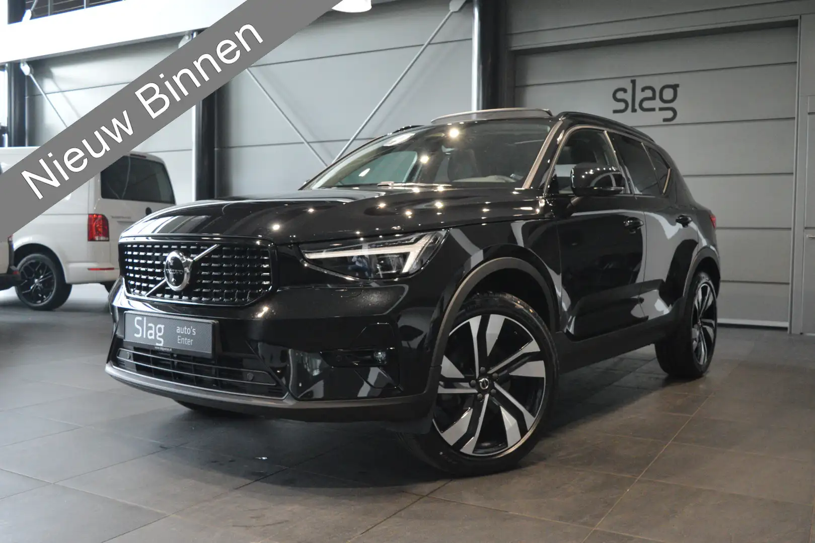 Volvo XC40 2.0 B3 Plus Dark leer pano camera harman kardon 20 Zwart - 1