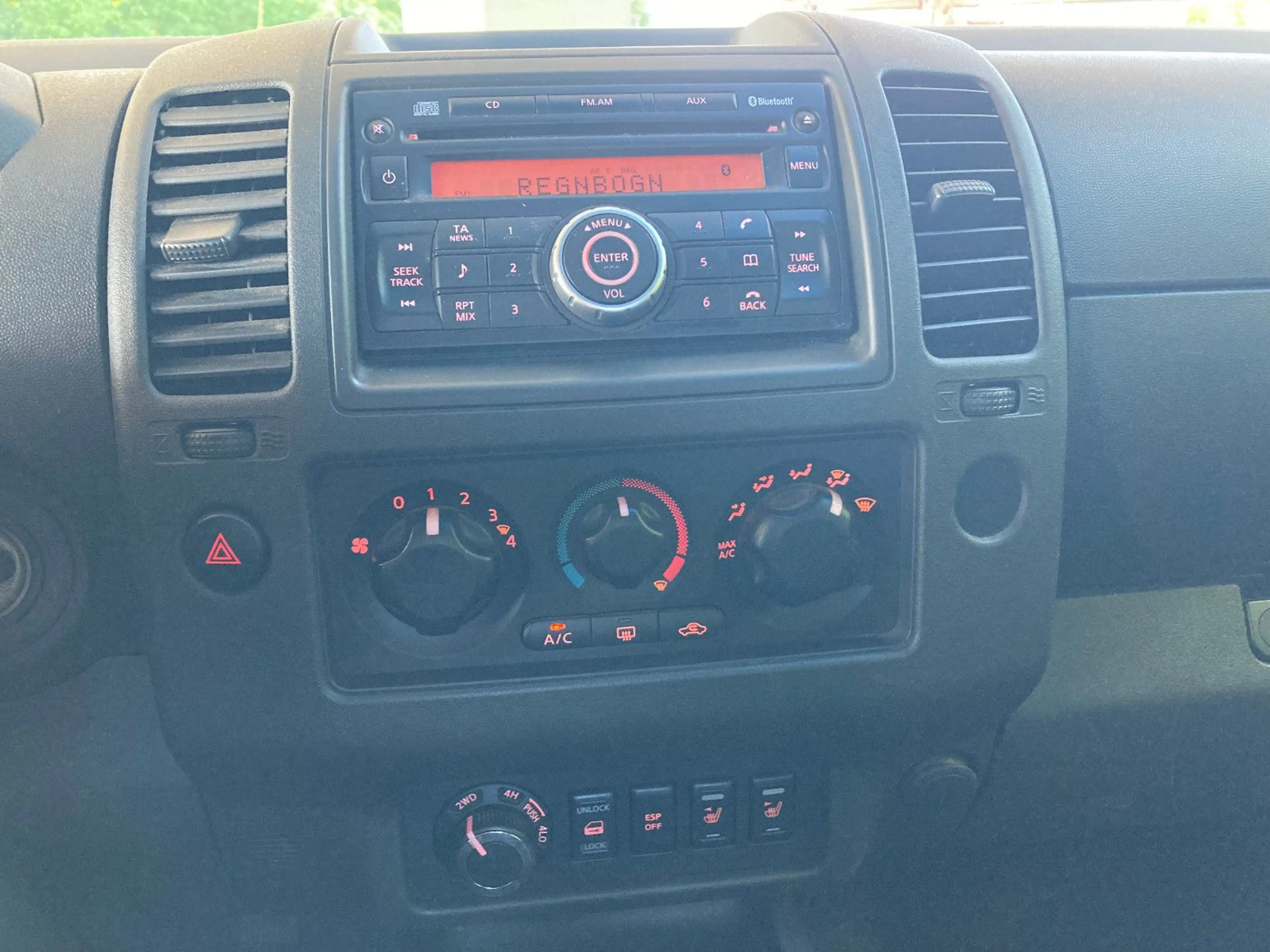 Nissan Navara Pickup King Cab XE 4X4-1 Hand -Klima-AHK — photo 15