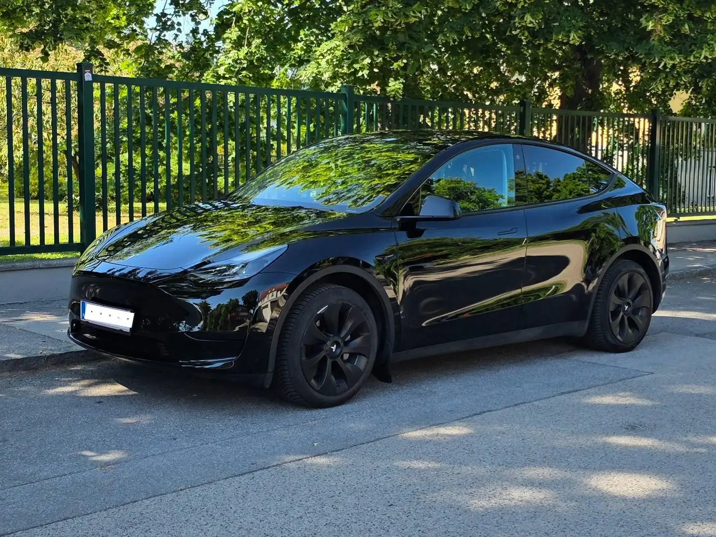 Tesla Model Y Model Y 62kWh Base Base Schwarz - 2
