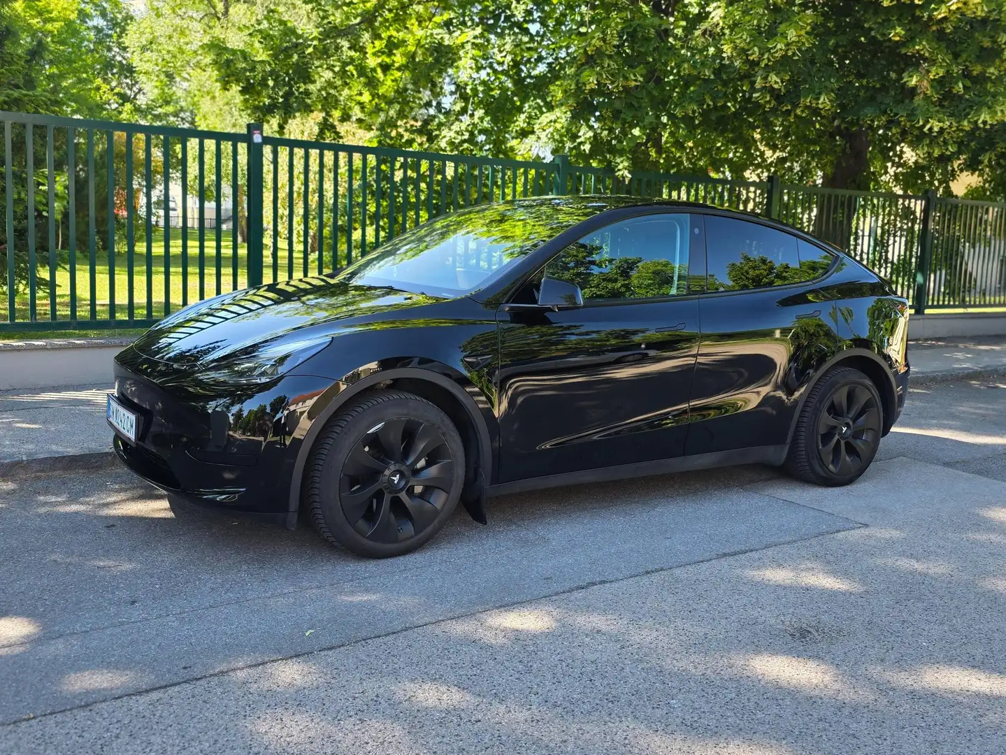 Tesla Model Y Model Y 62kWh Base Base Schwarz - 1
