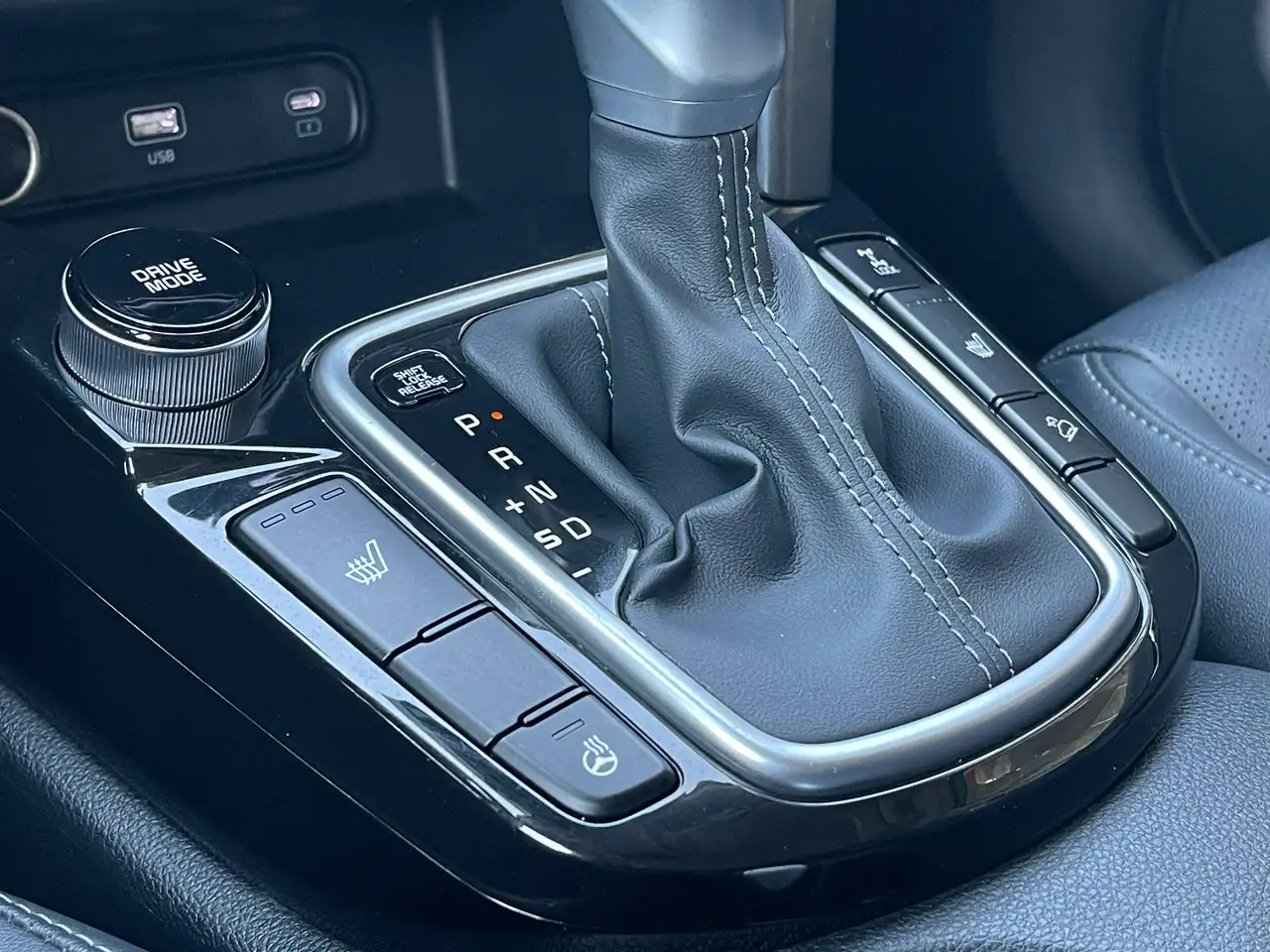 Kia Seltos снимка Kia Seltos