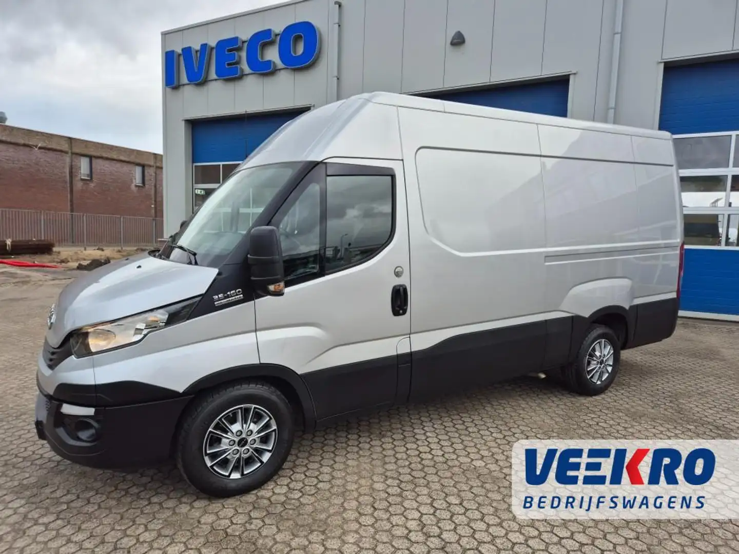Iveco Daily 3500Kg 160PK automaat Zilver - 2