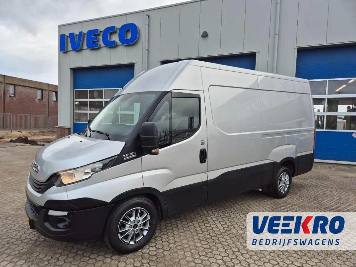 Iveco Daily 3500Kg 160PK automaat Zilver - 1