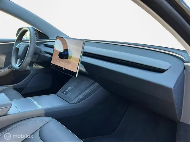 Tesla Model 3 view 8