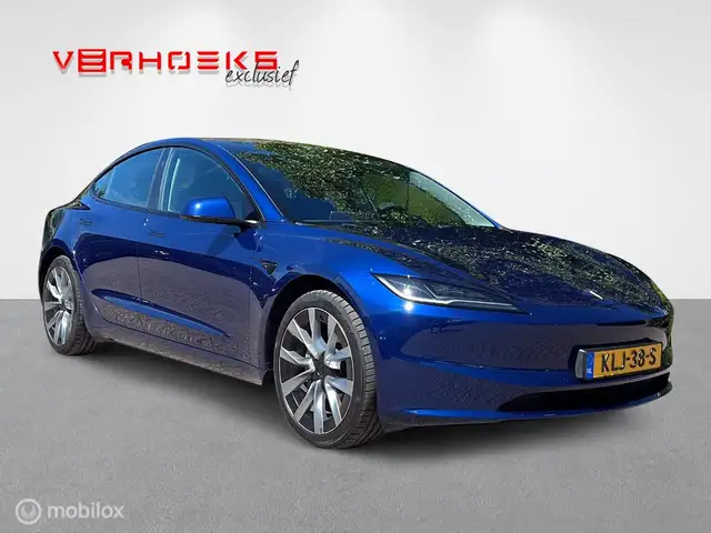 Tesla Model 3 view 3