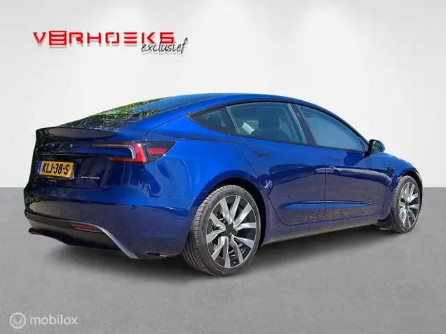 Tesla Model 3 view 4