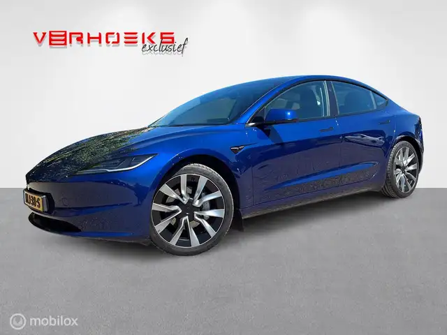 Tesla Model 3 view 5