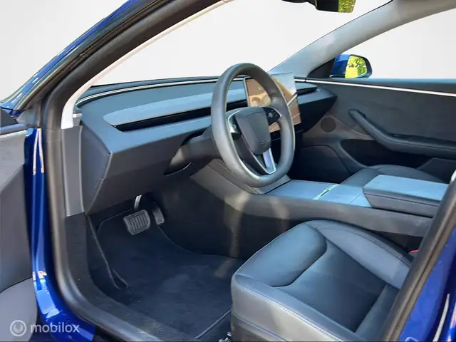 Tesla Model 3 view 7