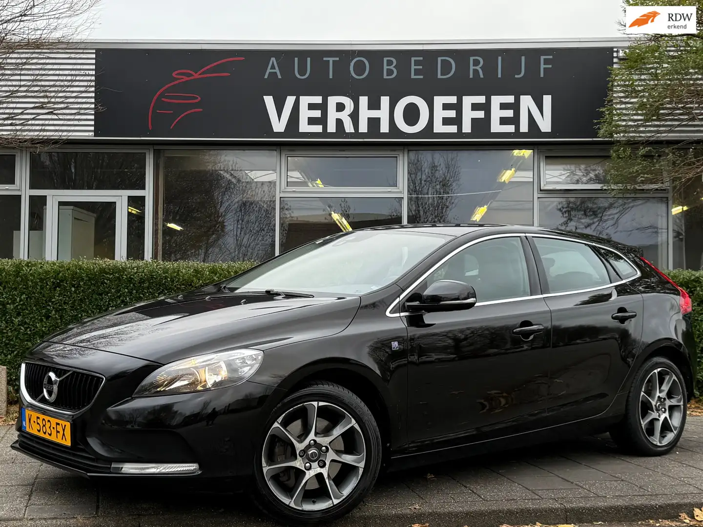 Volvo V40 2.0 D3 - INSCRIPTION - OCEAN RACE - AUTOMAAT - ZWA Nero - 1