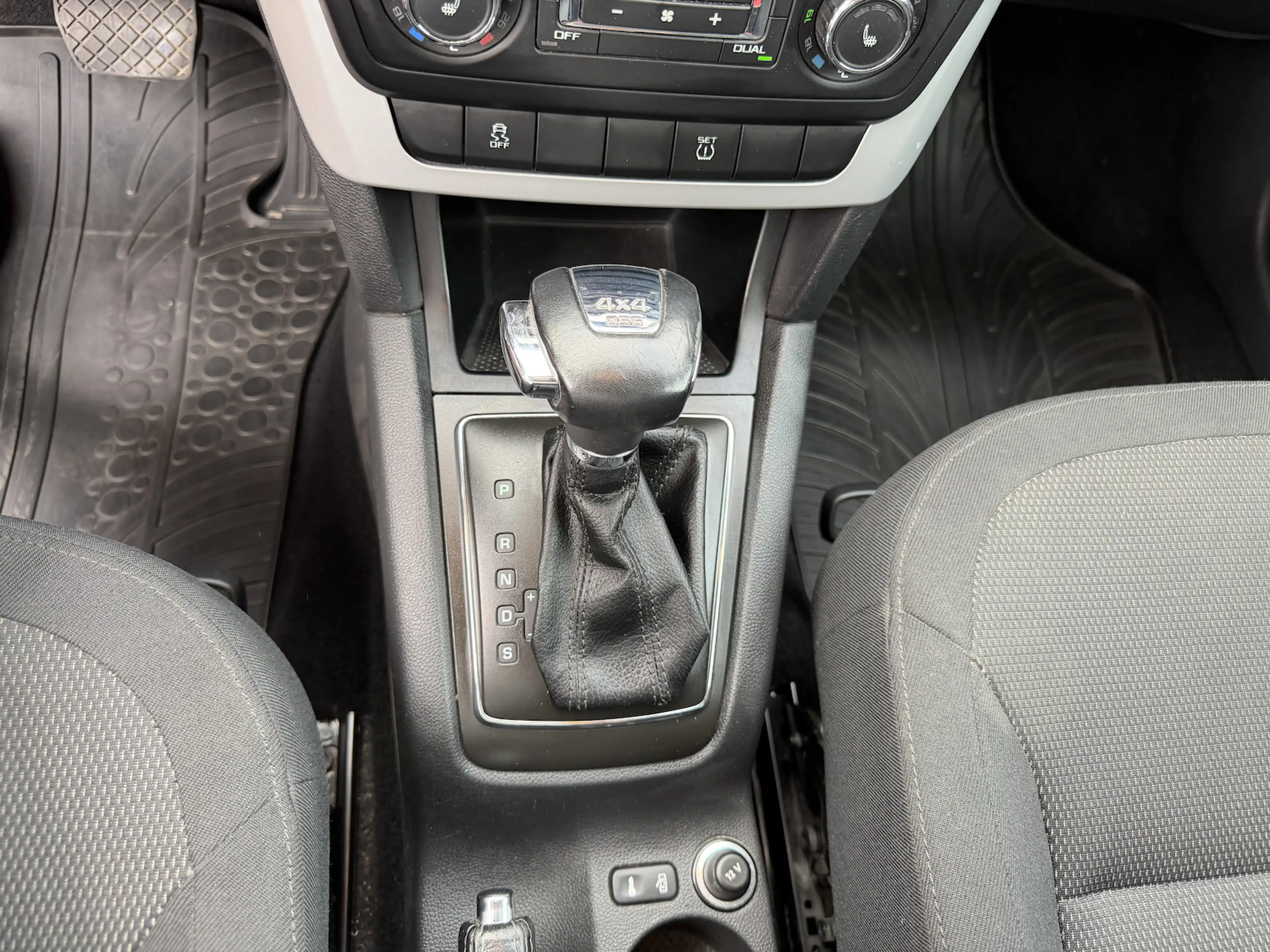 Skoda Yeti 2.0TDi DSG Limited Edition DSG 4x4 Xenon AHK — photo 10