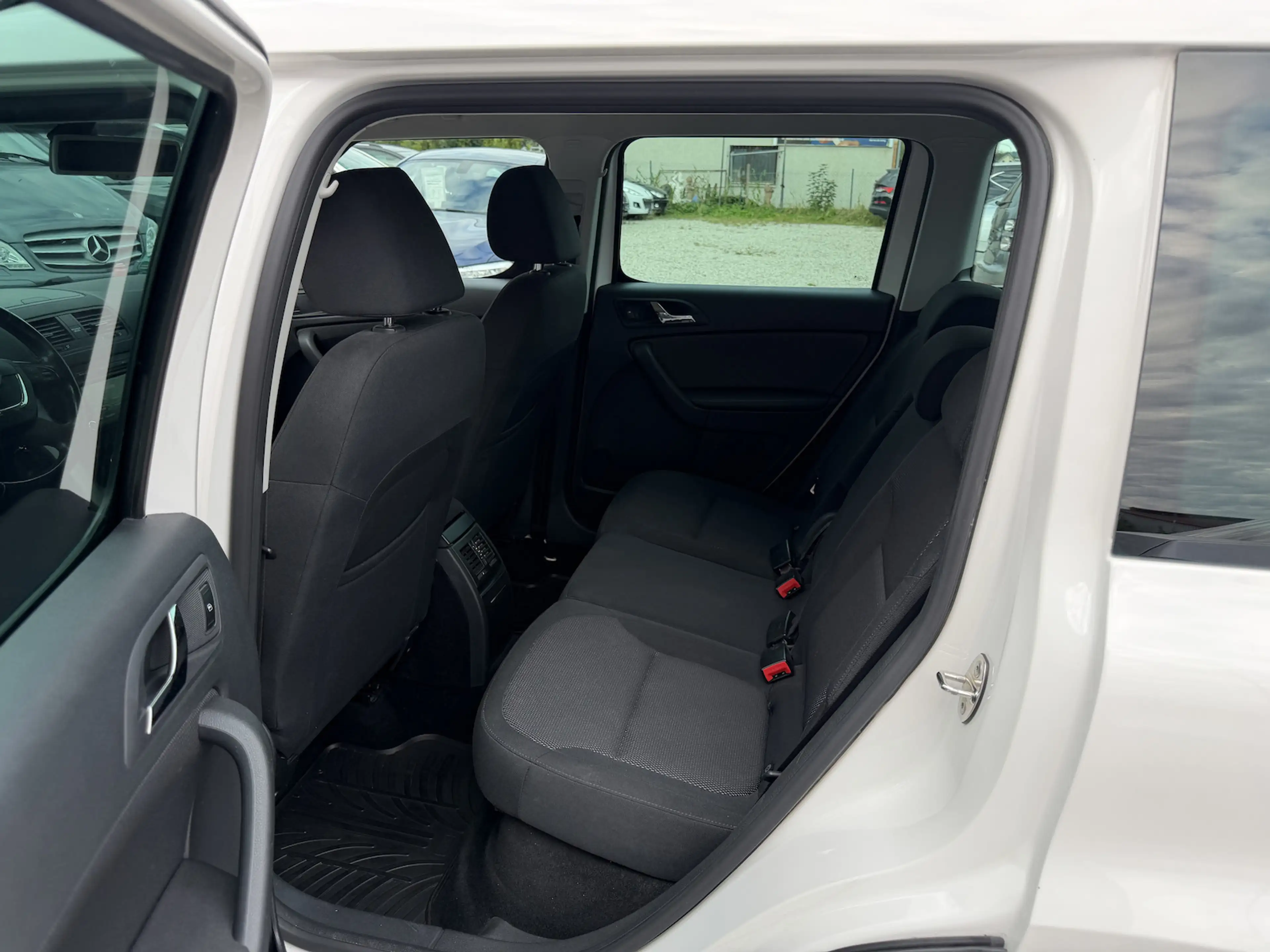 Skoda Yeti 2.0TDi DSG Limited Edition DSG 4x4 Xenon AHK — photo 11