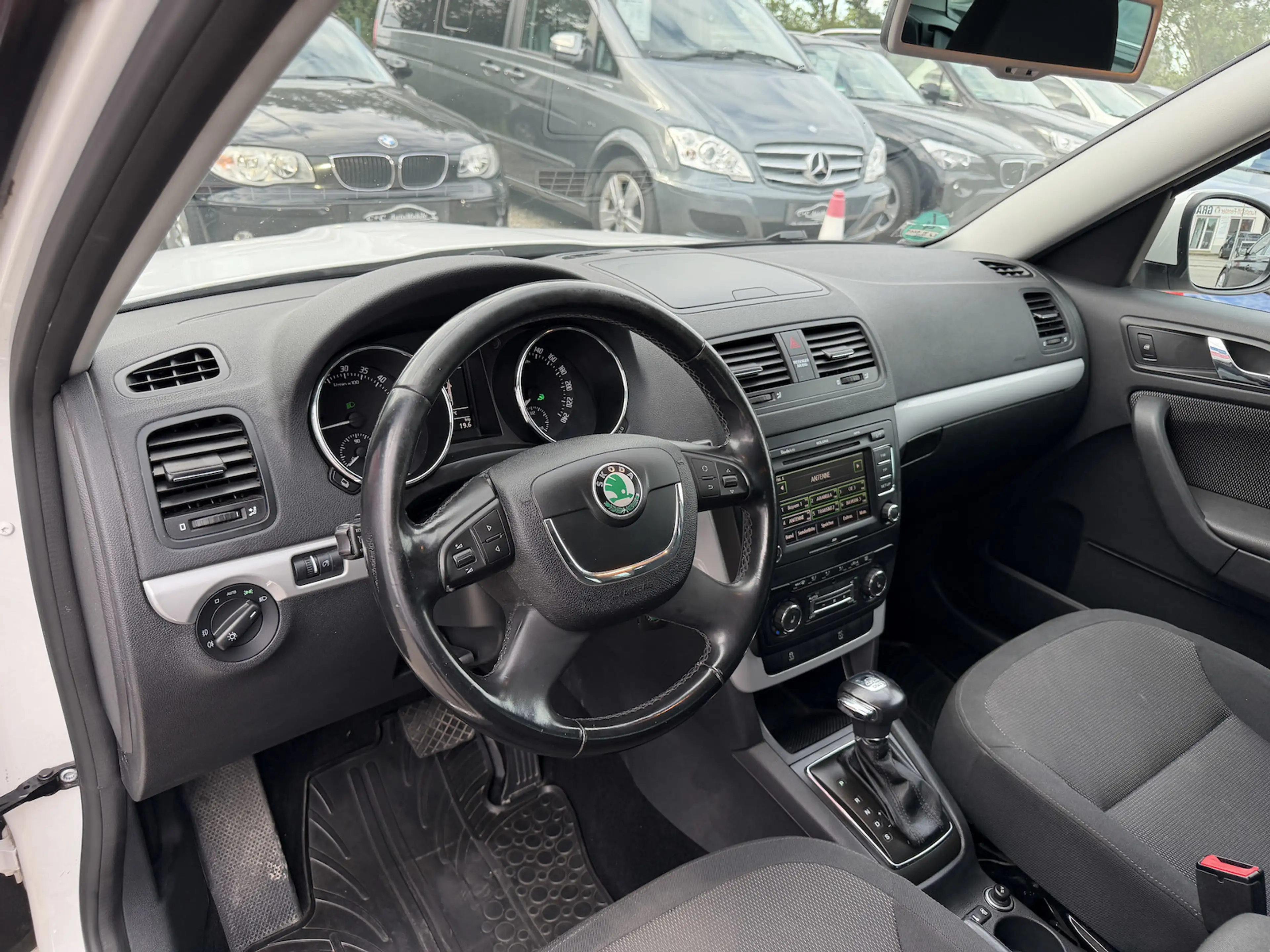Skoda Yeti 2.0TDi DSG Limited Edition DSG 4x4 Xenon AHK — photo 8