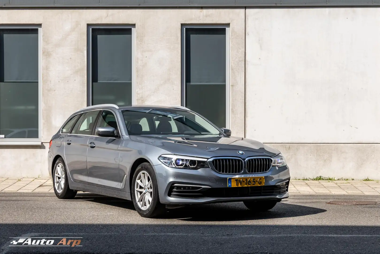 BMW 520 5-serie Touring 520d xDrive Executive Grijs - 1