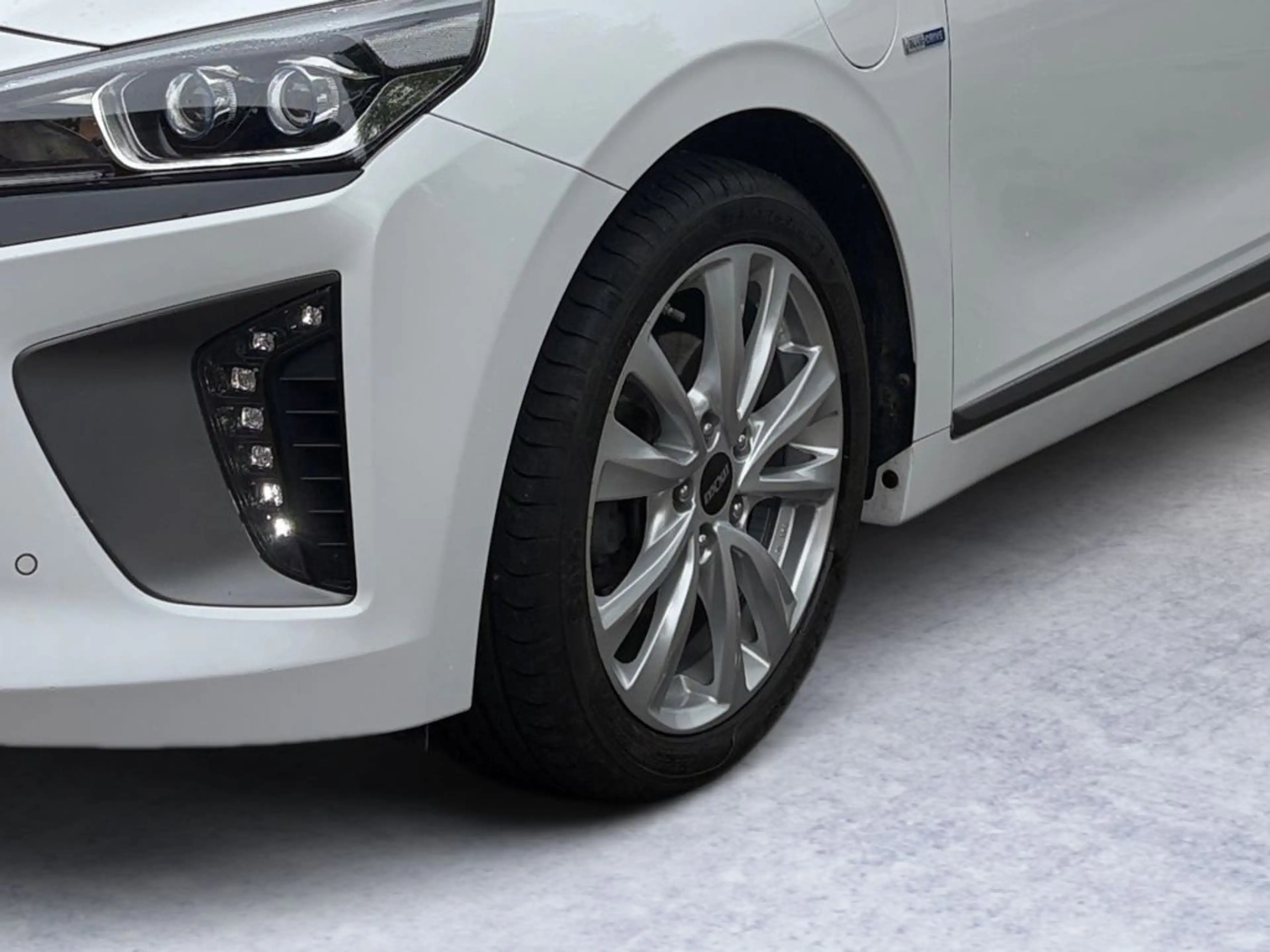Hyundai IONIQ Plug-in-Hybrid 1.6 GDI Premium — photo 6
