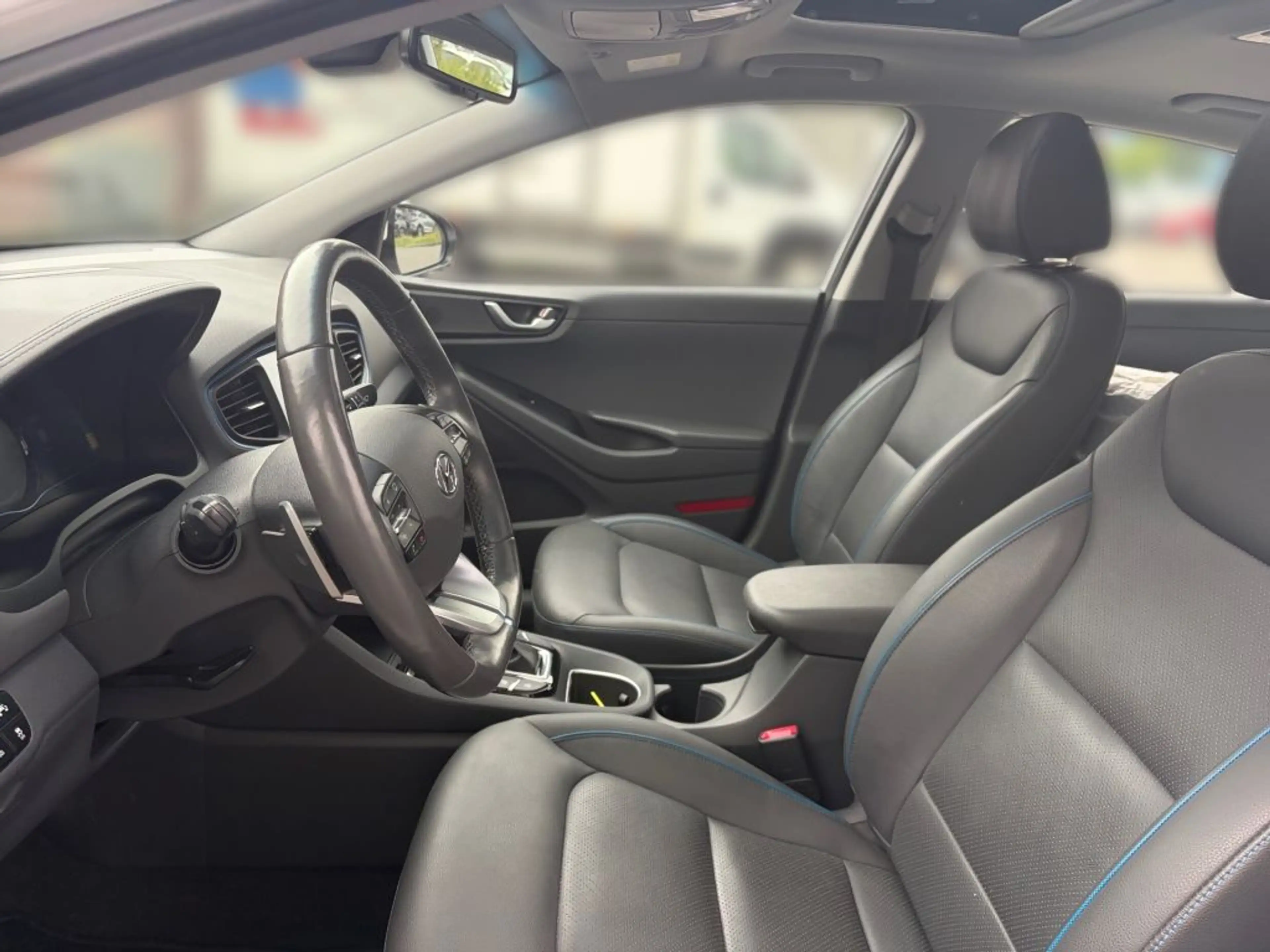 Hyundai IONIQ Plug-in-Hybrid 1.6 GDI Premium — photo 9
