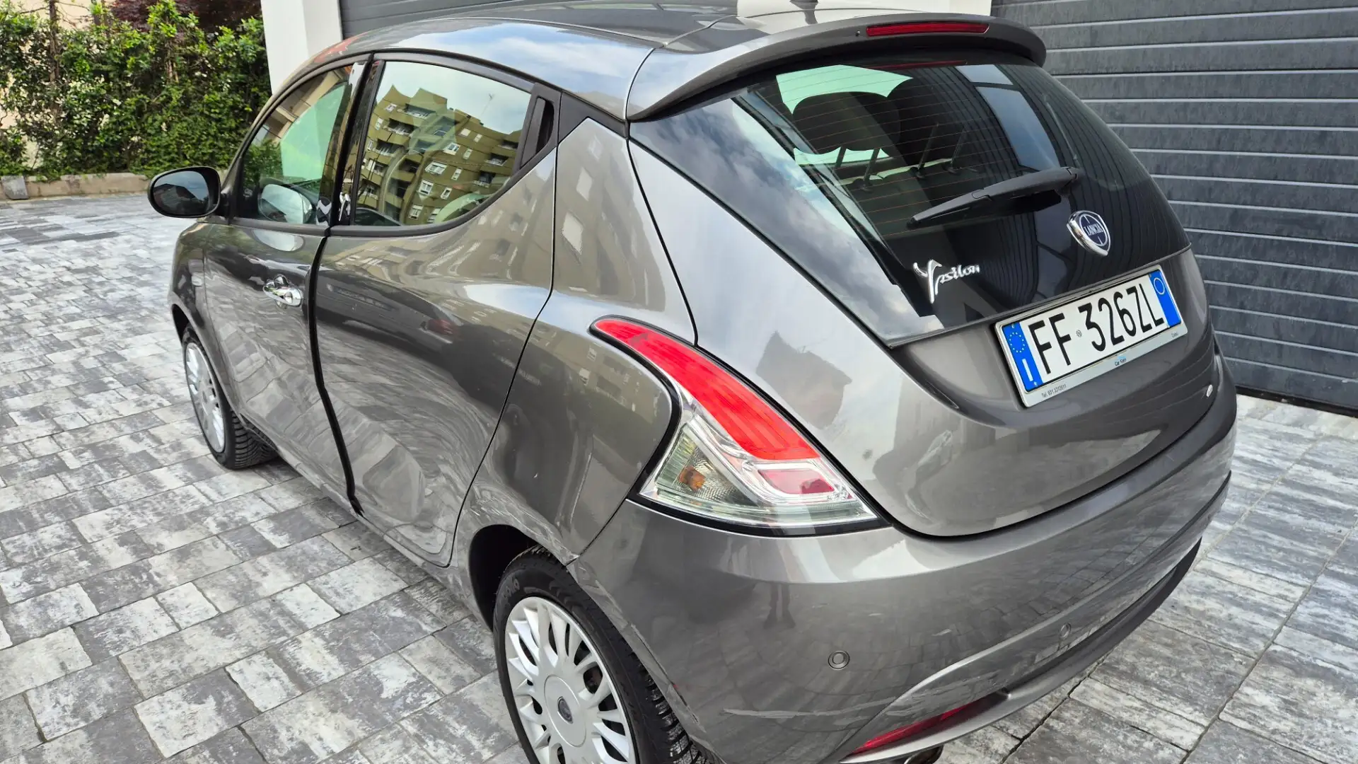 Lancia Ypsilon 1.2 69 CV 5 porte Platinum Grigio - 2