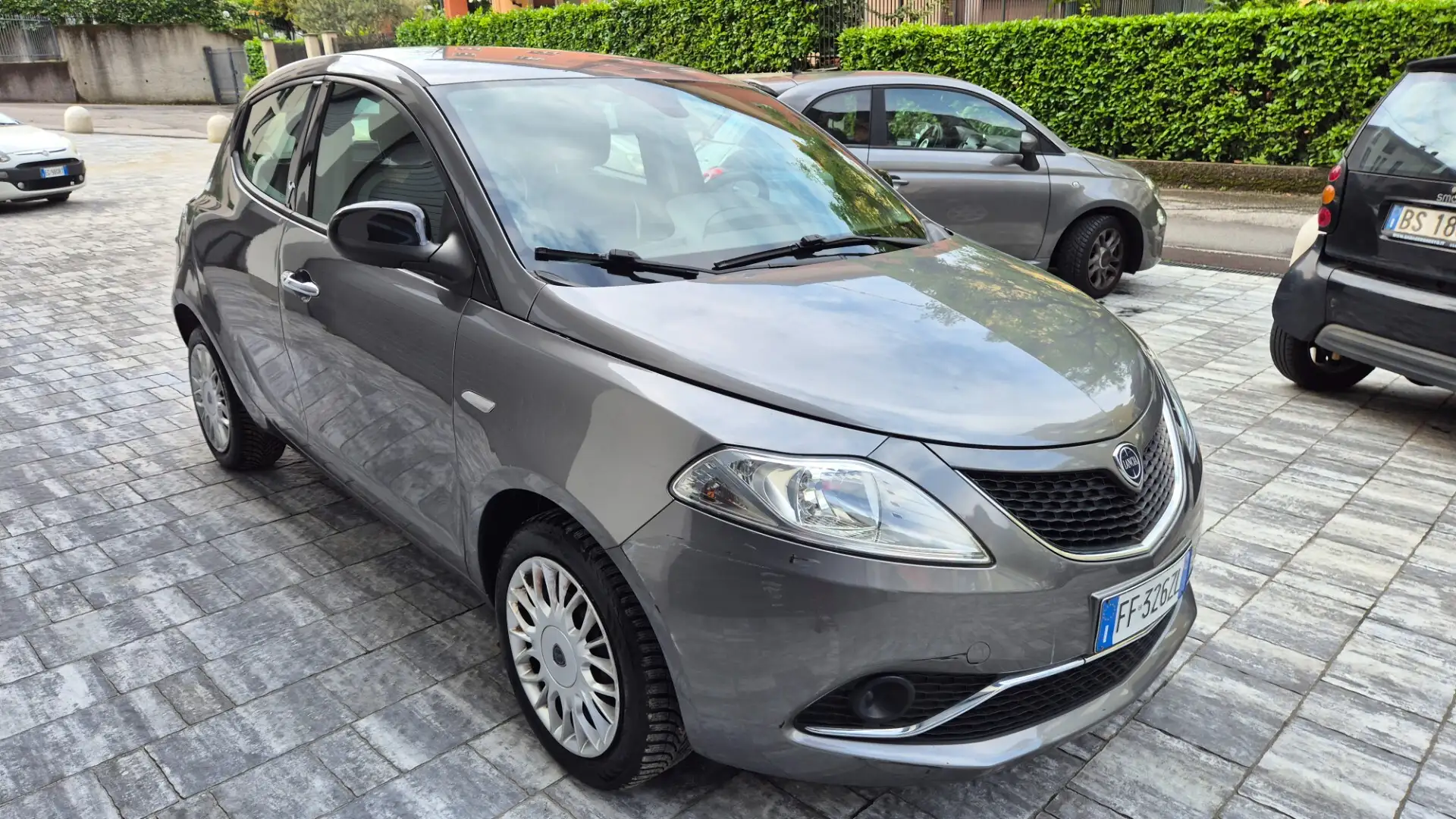 Lancia Ypsilon 1.2 69 CV 5 porte Platinum Grigio - 1