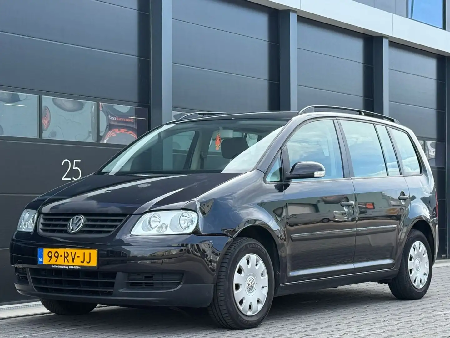 Volkswagen Touran 1.9 TDI AIRCO Zwart - 1