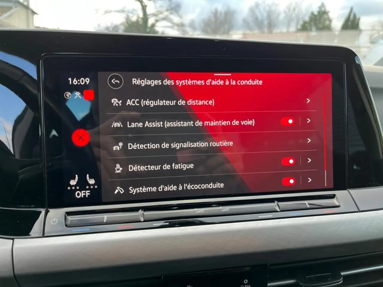 Volkswagen Golf Standard Model — photo 17