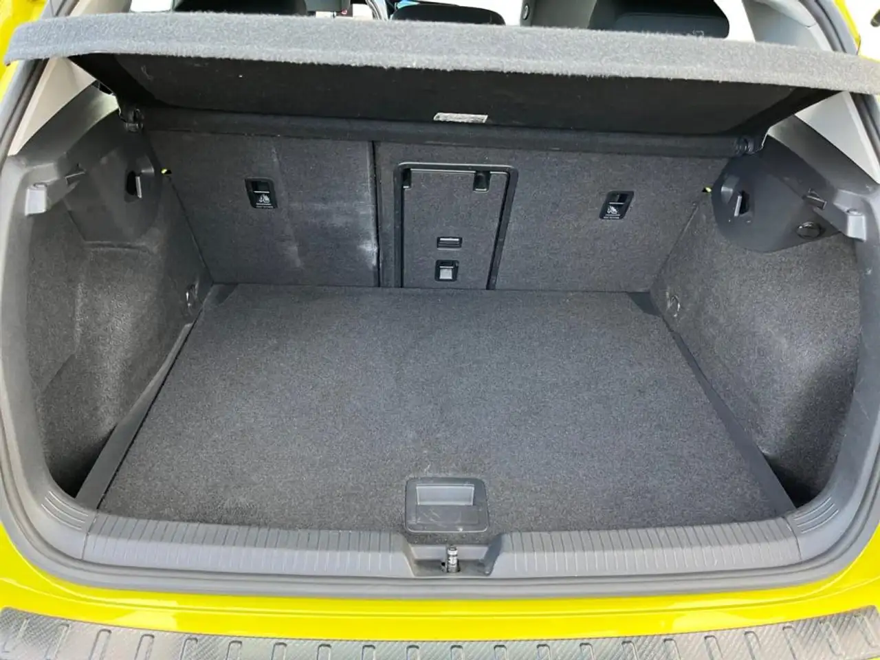 Volkswagen Golf Standard Model — photo 27