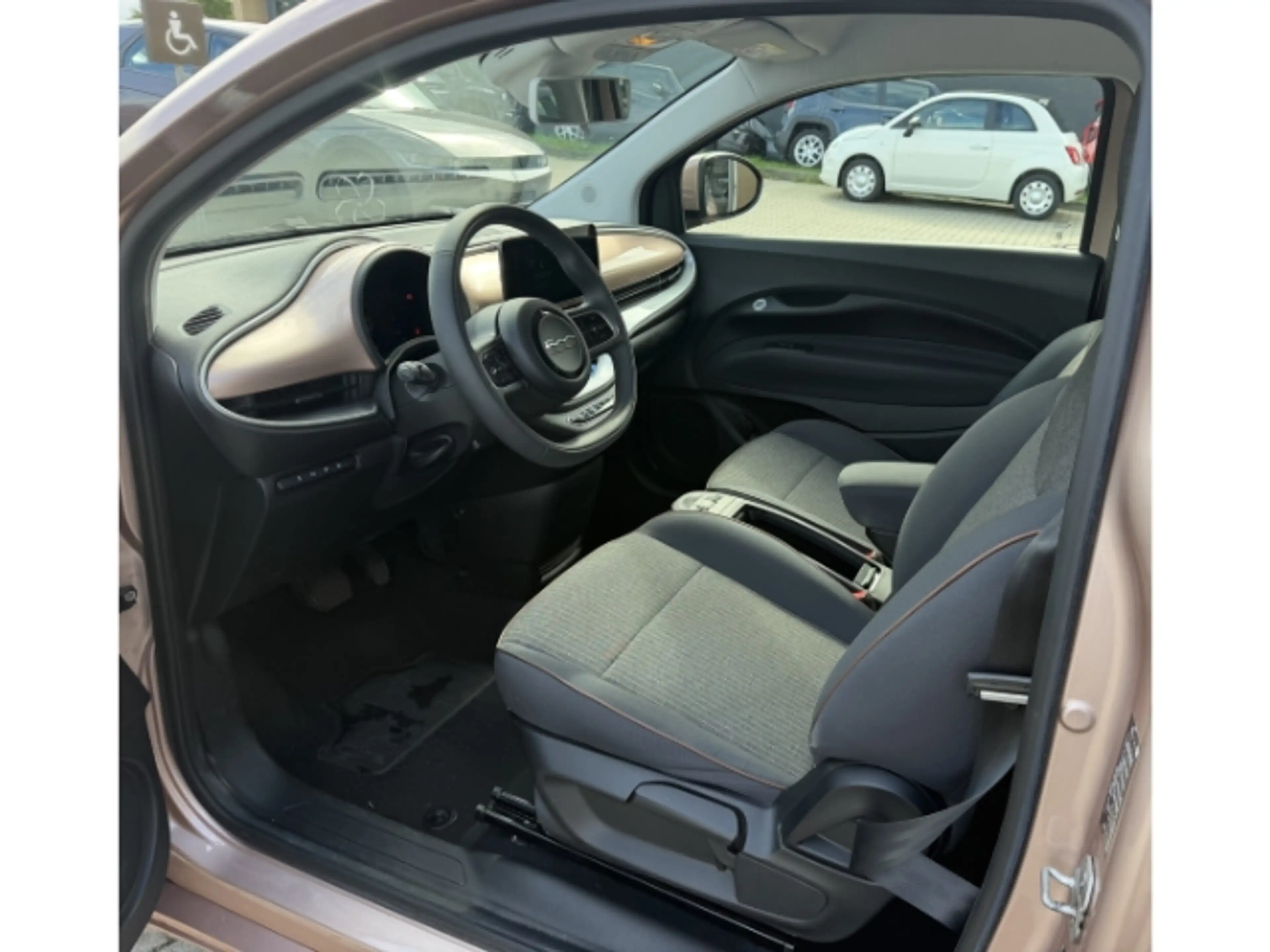Fiat 500 e Icon *Sitzheizung *Apple Car Play *Tempomat — photo 10