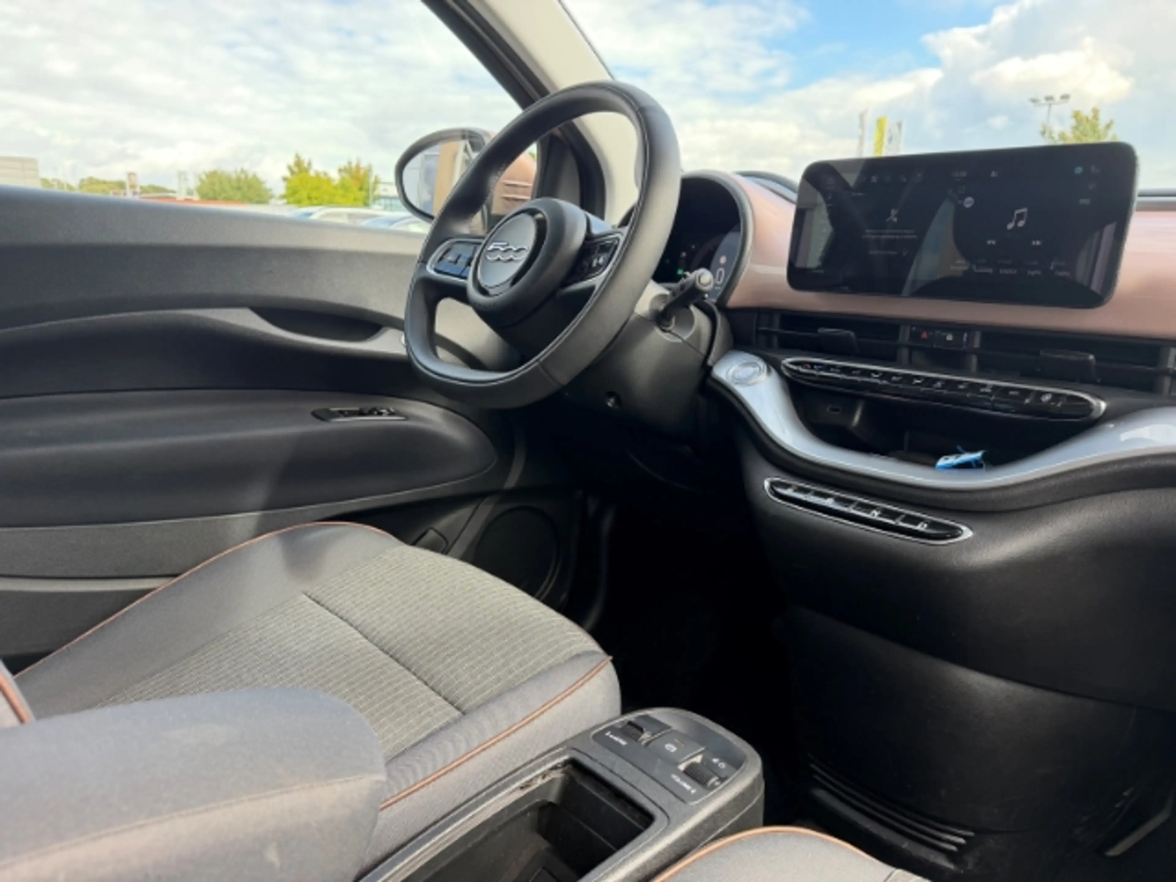 Fiat 500 e Icon *Sitzheizung *Apple Car Play *Tempomat — photo 11