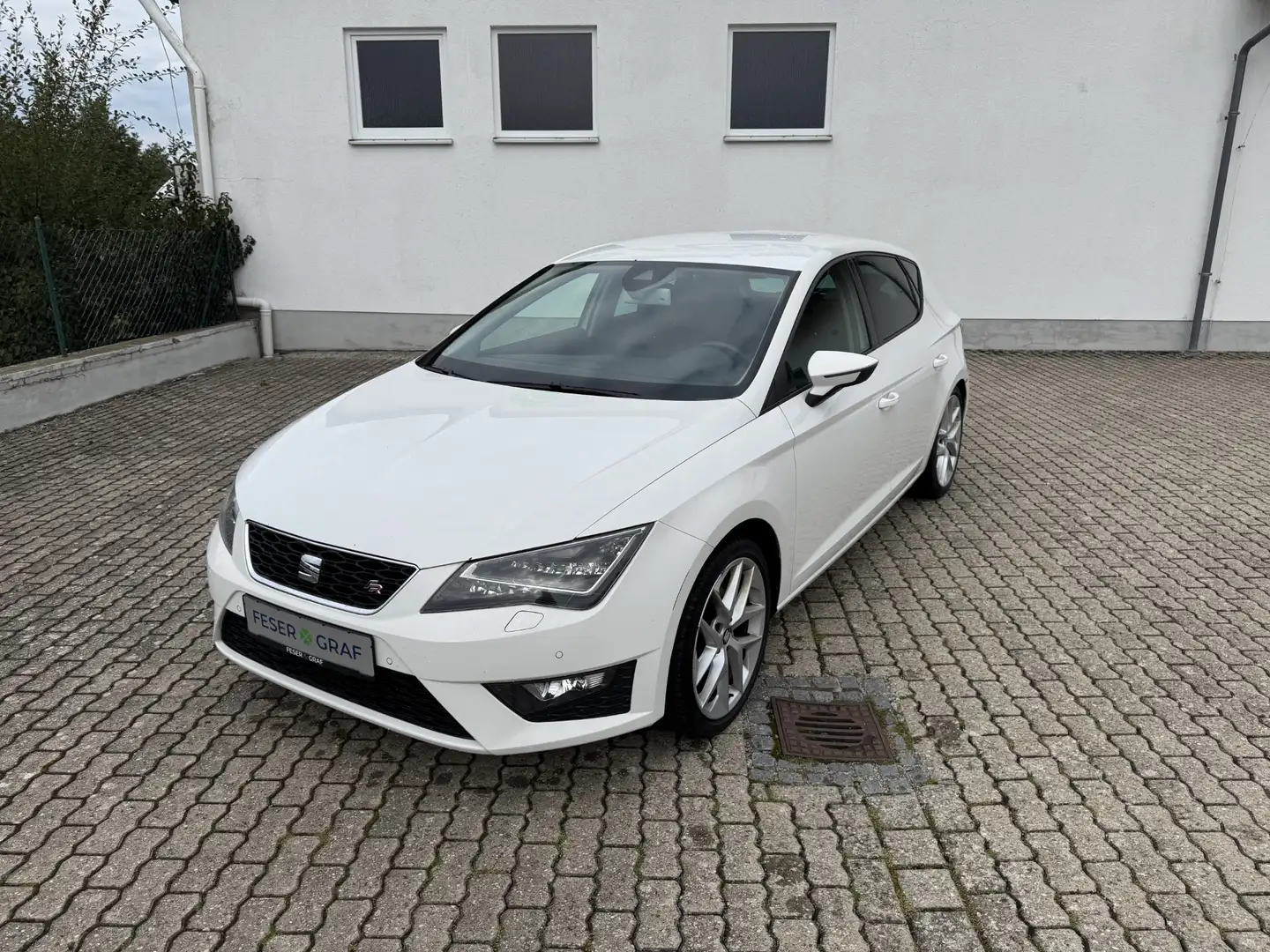 SEAT Leon FR 2.0 TDI NAVI LED PDC SHZ Weiß - 2